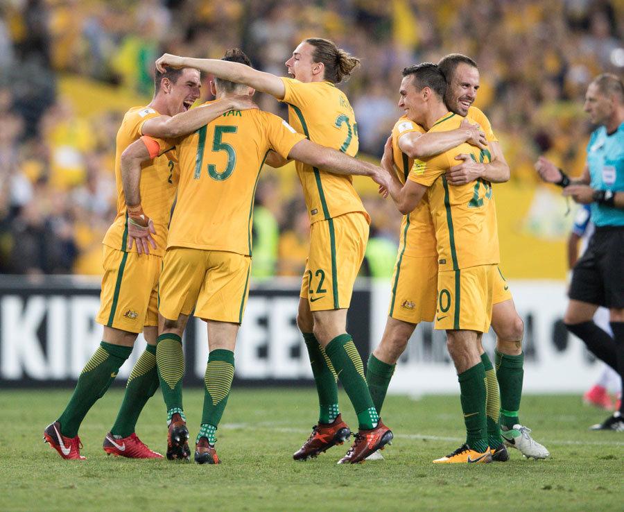 东体：海港计划1月中旬收队，俱乐部会评估合同到期球员（东体：海港队预计1月中旬集结，俱乐部将评估合同到期球员）