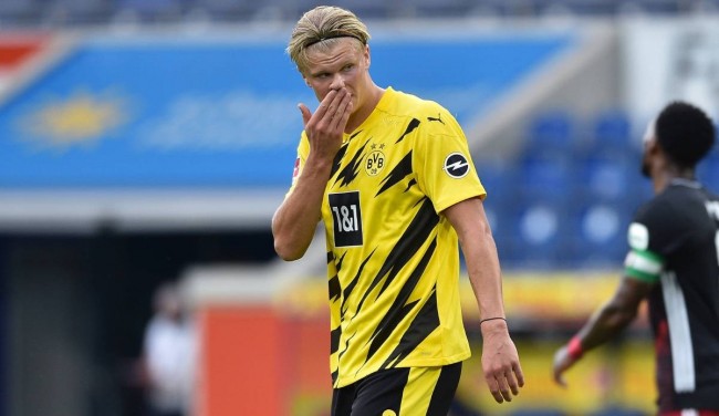 记者：诺坎普保安看到梅西后非常惊讶，当即就放他进去了（记者称梅西现身诺坎普令保安愕然，随即放行）