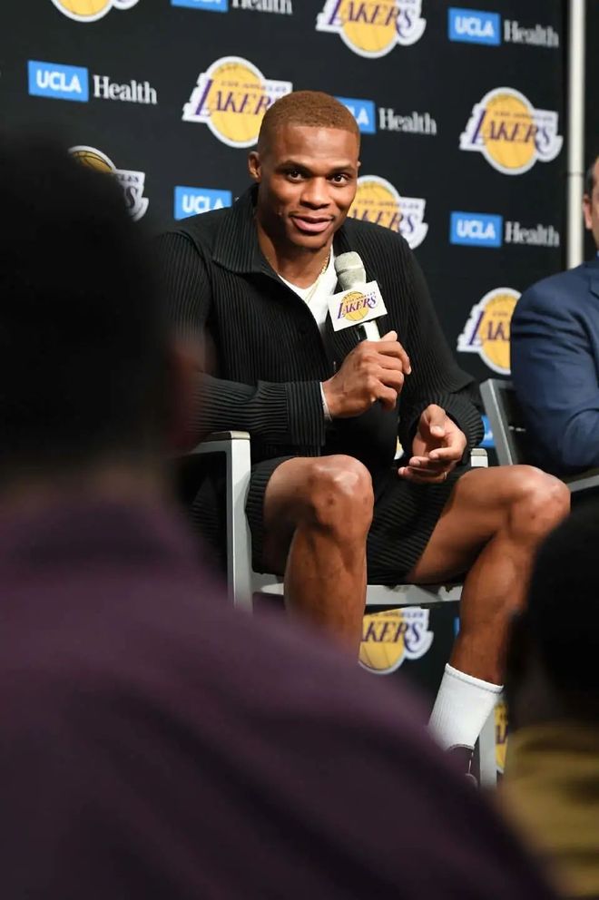 拼尽全力！哈登18中10空砍34+5+6+4断（无奈空砍！哈登18投10中砍下34分5板6助4断）