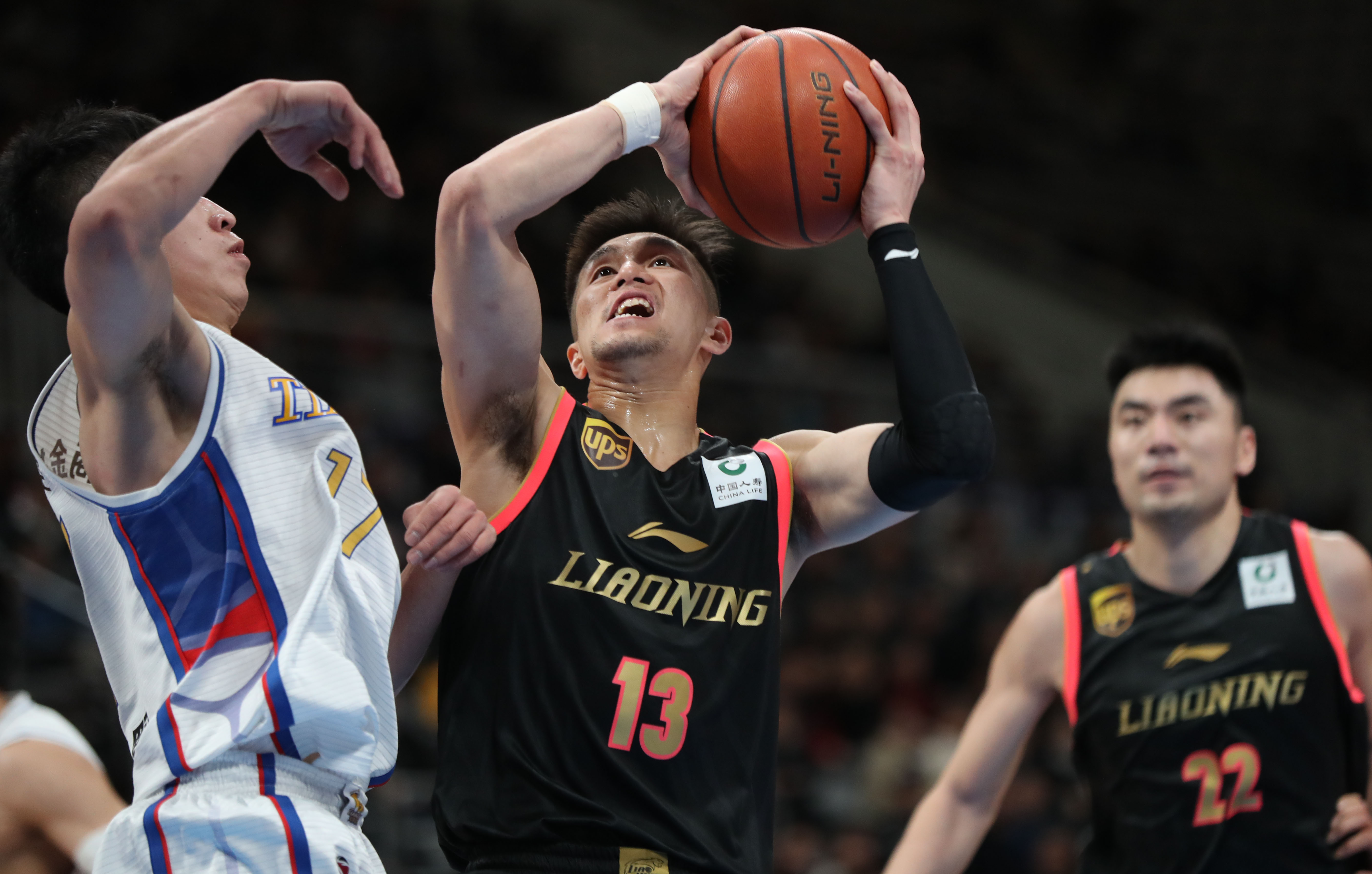 记者：埃切韦里想去罗马而非赫罗纳，他已向身边人重申这一点（记者：埃切韦里更愿加盟罗马而非赫罗纳，已向身边人再次表态）