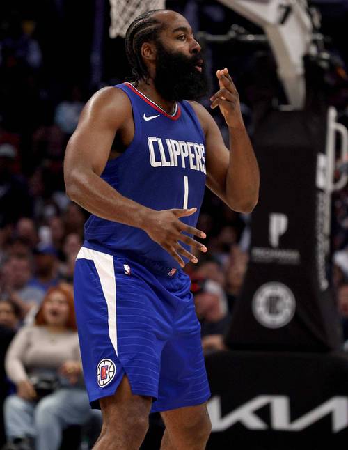 利物浦官网仅放萨拉赫抢圈训练图，未展示其与队友拥抱镜头（利物浦官网仅公布萨拉赫抢圈训练照片，未公开其与队友拥抱画面）