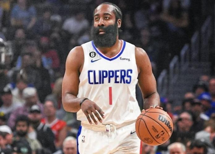 罗伊斯重返多特主场，俱乐部官方社媒发文欢迎（罗伊斯再临多特主场，俱乐部官方社媒发帖欢迎）