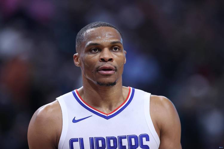 快船总裁弗兰克揽责：我为快船的糟糕战绩承担责任，没人责怪保罗（快船总裁弗兰克：球队战绩不佳由我负责，保罗不该被指责）