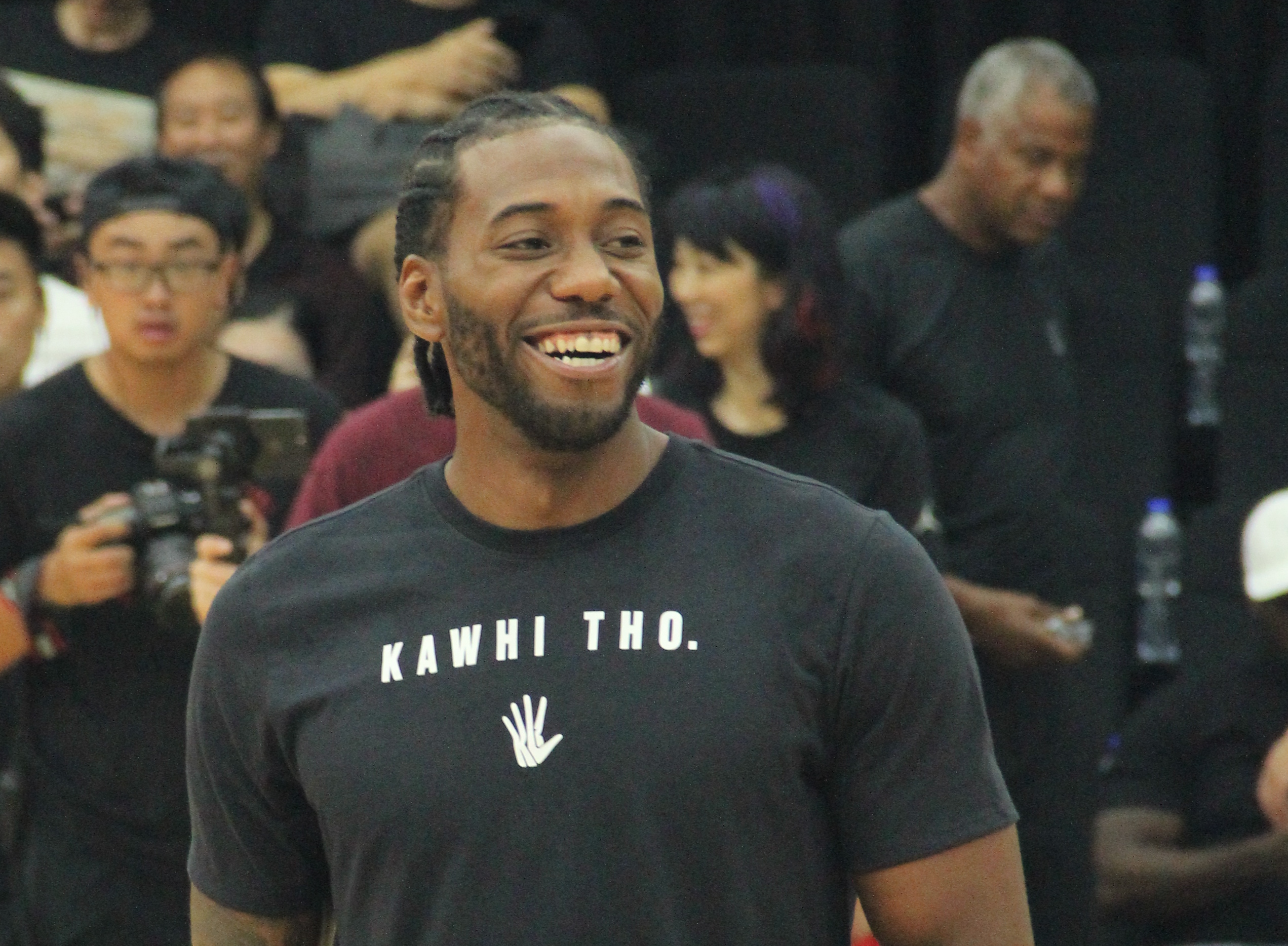 看巴萨被布鲁日进了三个球，想笑了。（目睹布鲁日对巴萨连下三城，我忍俊不禁）