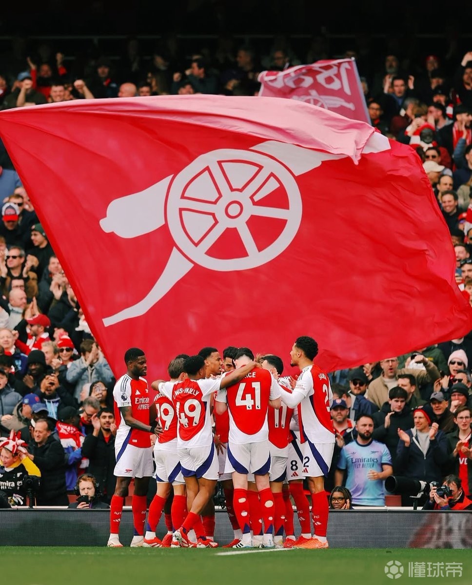 世体：梅西亲签的新秀球星卡被拍卖行估值35000欧元（世体：拍卖行给梅西亲笔签名新秀卡估价3.5万欧元）