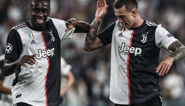 热血，奔赴冠军之路！突破身体桎梏 他们以手为足驰骋赛场（热血逐冠！打破身体枷锁，他们以手代足纵横赛场）